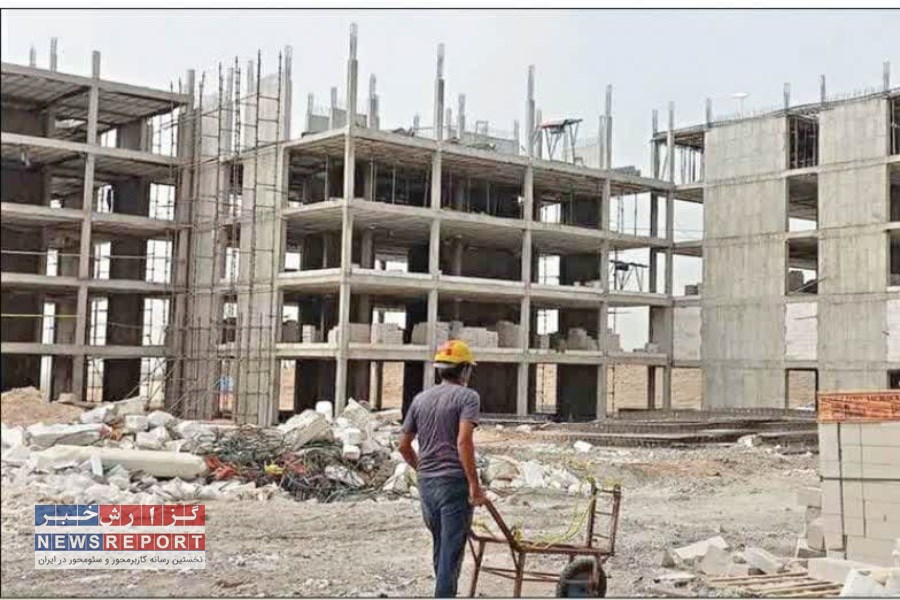 قطار اجرای نهضت ملی مسکن در لامرد پرشتاب در حال حرکت