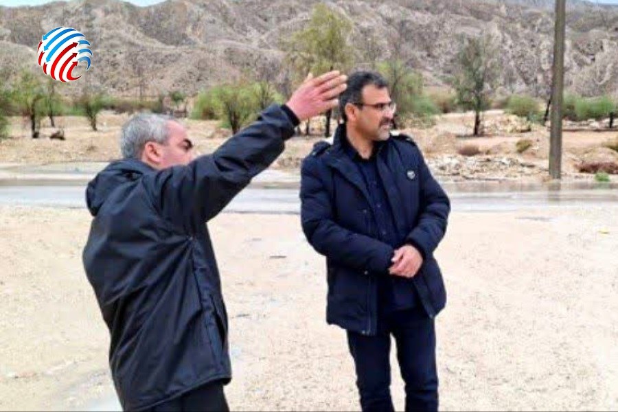 حضور میدانی فرماندار و شهردار لامرد در پی بارندگی‌های اخیر